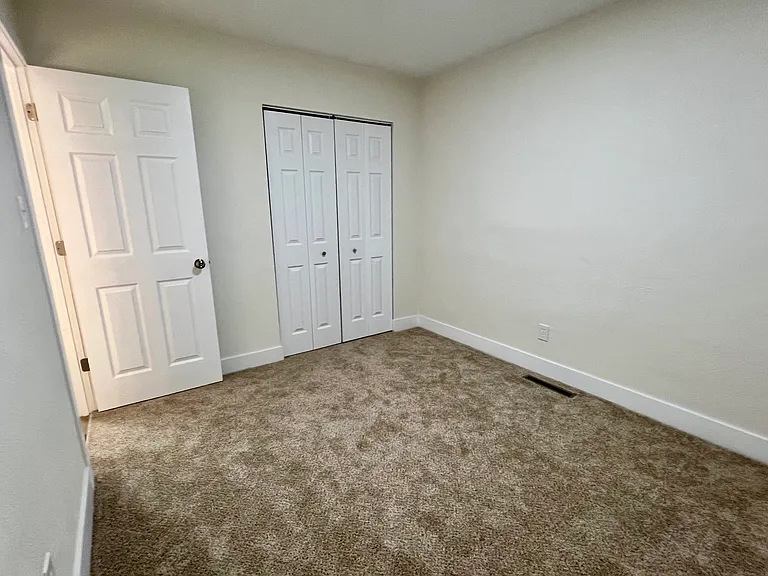 Bonus room/den