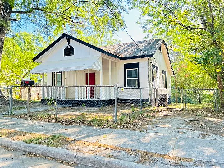 104 Miller St — Photo 3