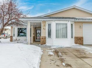 27 N Ellis St, Red Deer, AB T4R2C8