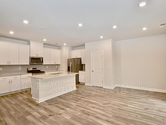 3rd image of 121 Guardian Gate Dr
