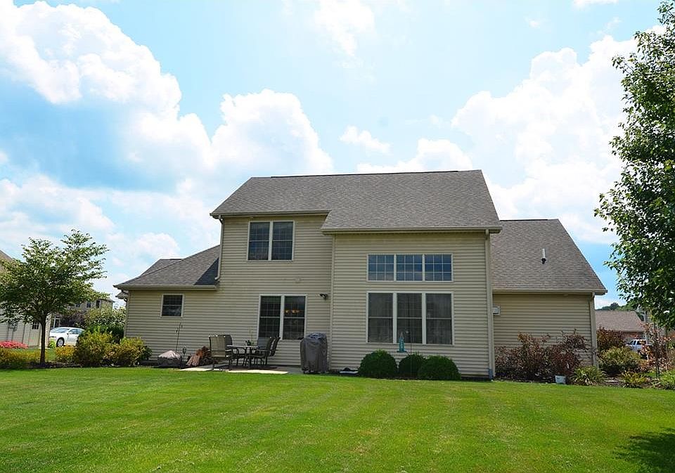 2nd image of 2796 Bluebell Ct E