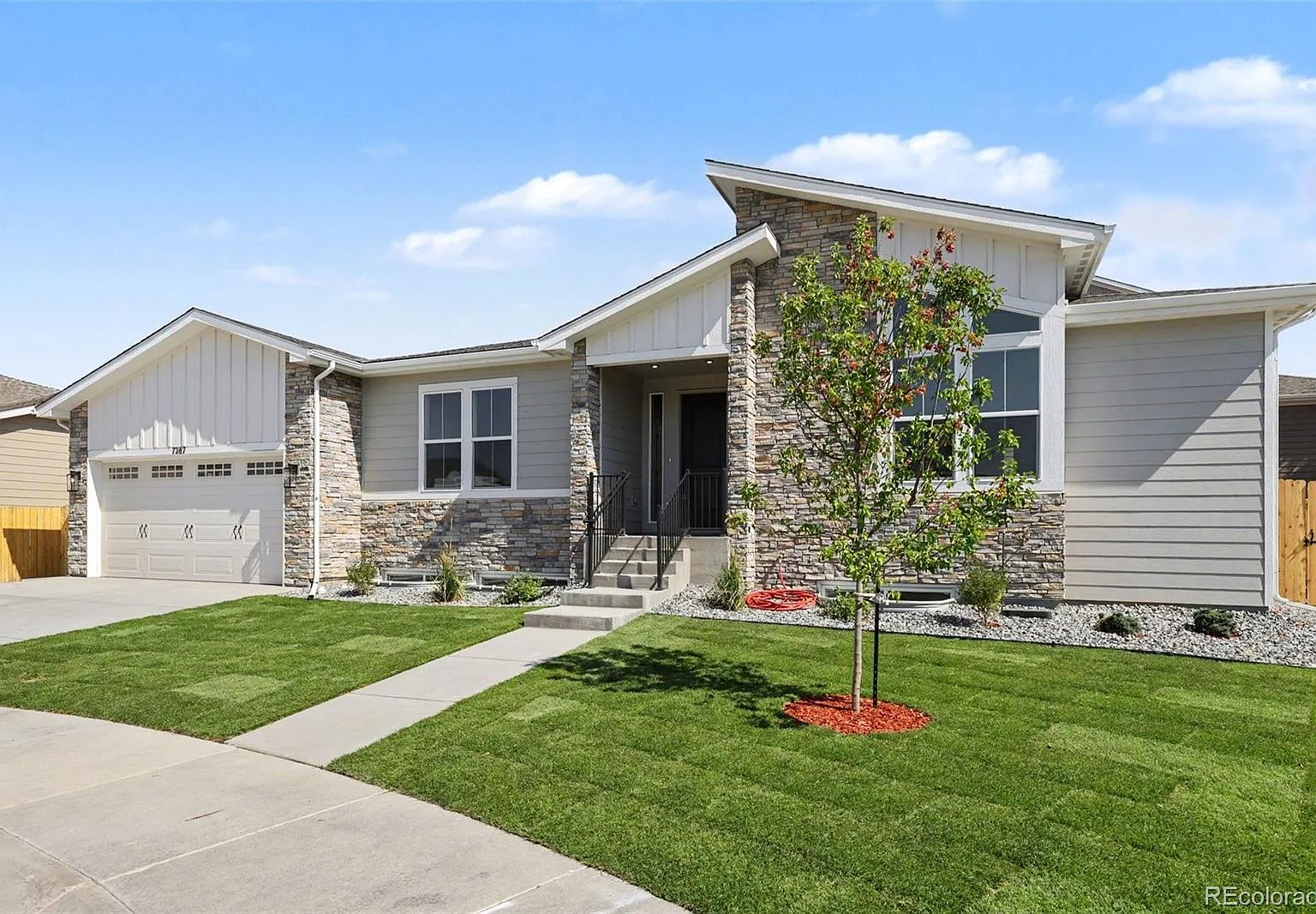 4 bed, 3.0 bath, 2780 sqft, $6,000 — Photo 2