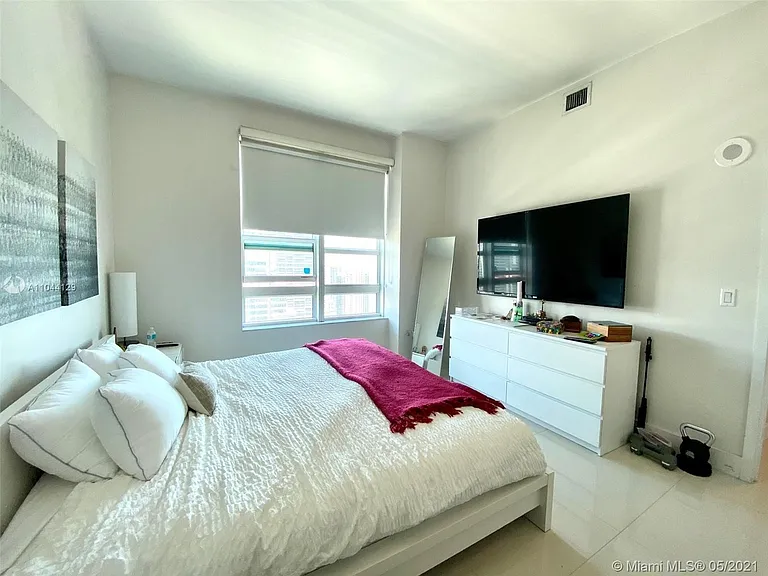 950 Brickell Bay Dr #4202 — Photo 7