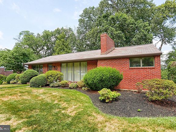 3rd image of 127 Ridgeview Dr