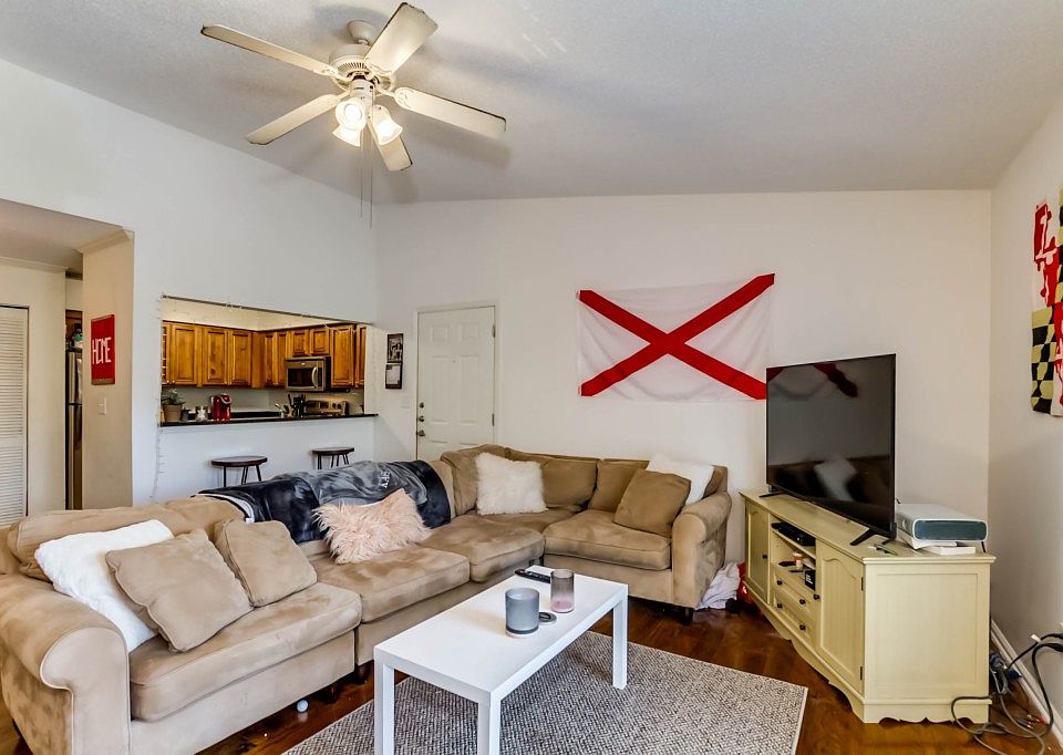 1st image of 120 15th St E APT 224