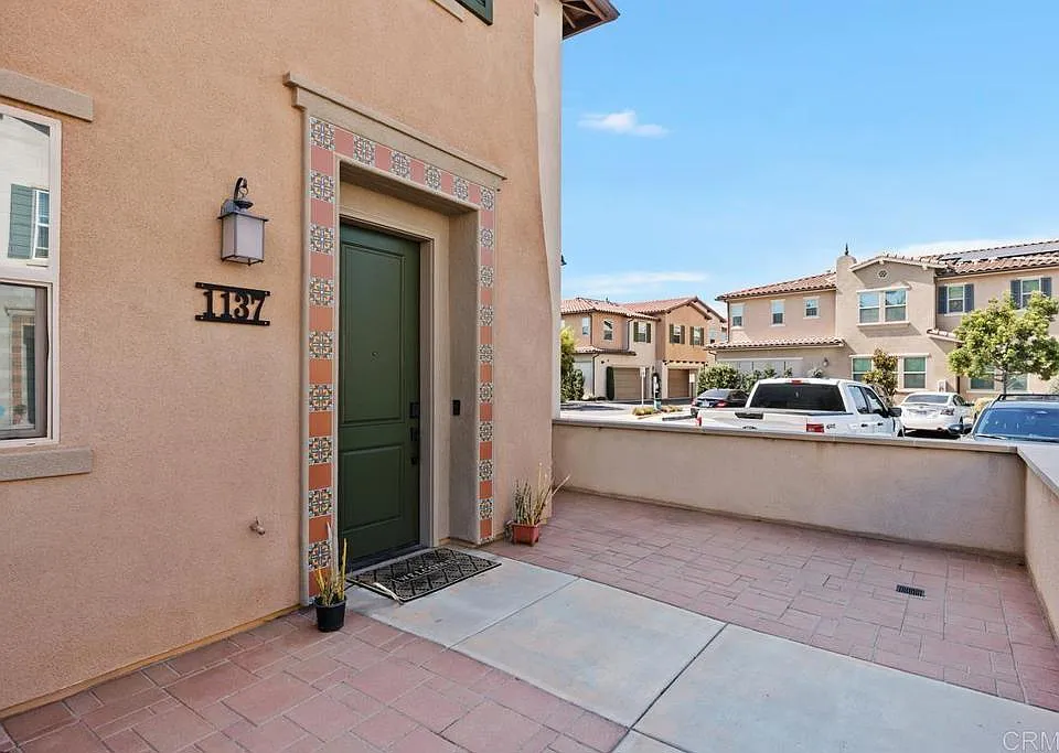 1137 Delpy View Point