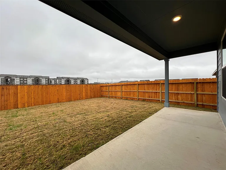 305 Wirecrested Dr — Photo 3
