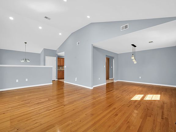 5th image of 23 West St #2