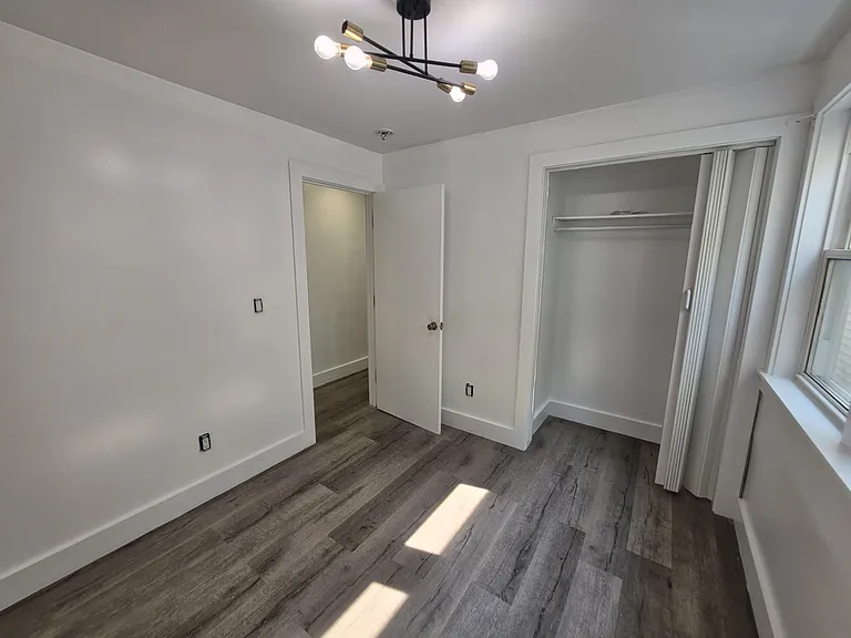 28 E 47th St #3E — Photo 2