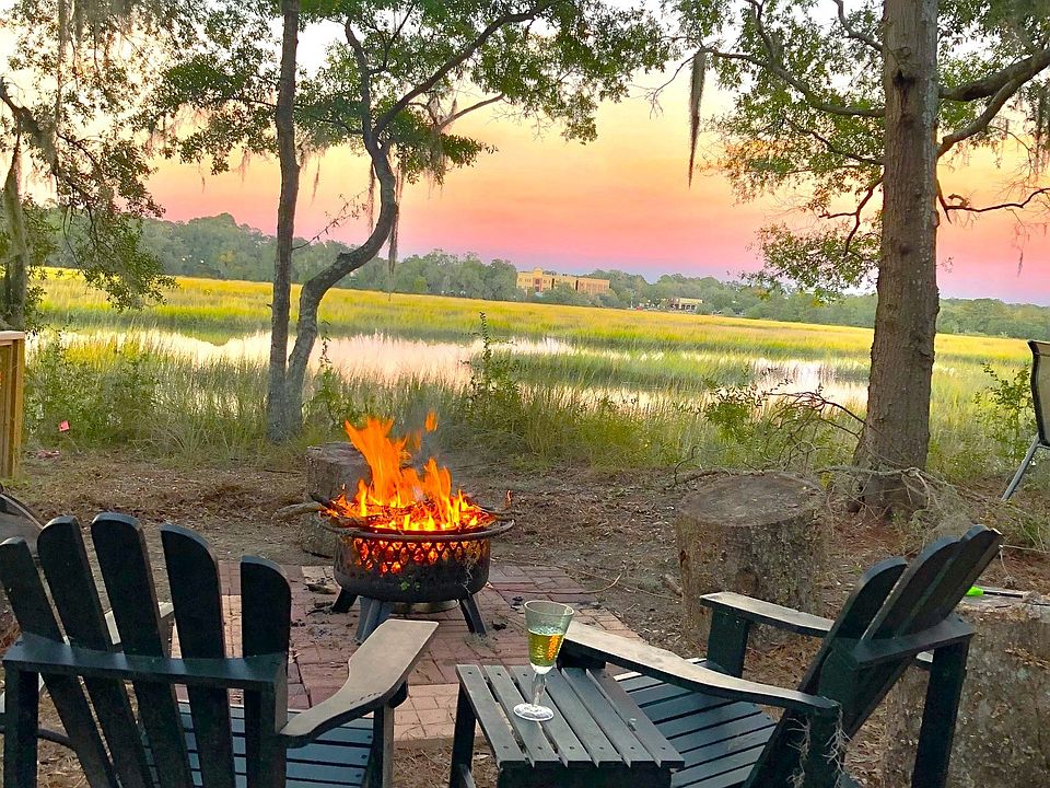 Marsh side firepit
(Kindling supplied but not wood)