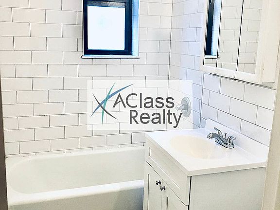 4th image of 3279 44th St APT 2D