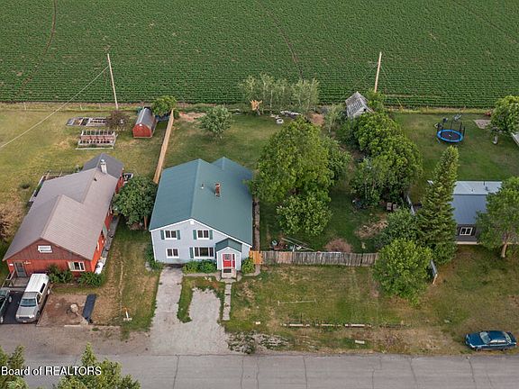 3rd image of 862 Highland St
