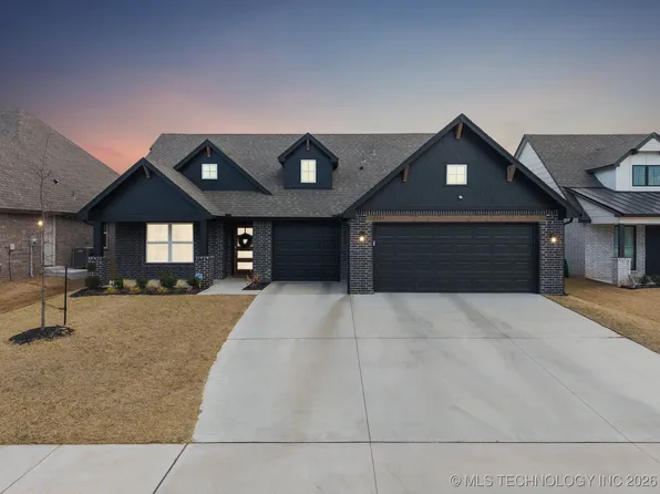 12307 S Maplewood Ave, Bixby, OK 74008