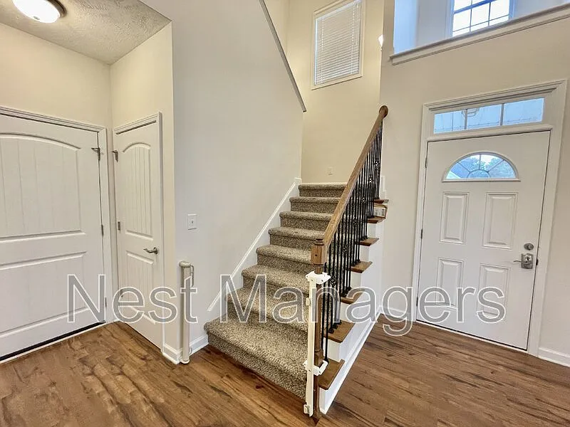 4 bed, 2.5 bath, 2577 sqft, $2,350 — Photo 3