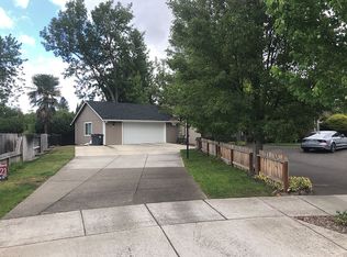 19 Scholarship Way, Medford, OR 97501