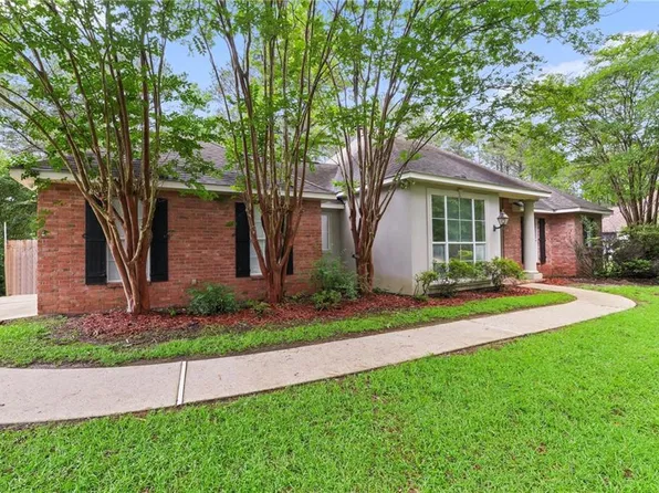 213 Secluded Oaks Ln, Madisonville, LA 70447