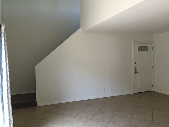 4th image of 3647 S Jasmine Ave #204