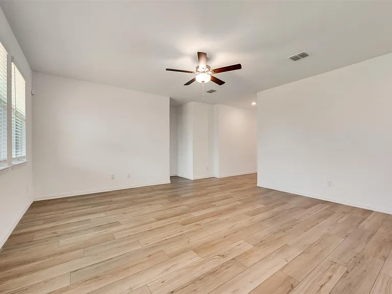 1109 Sassafras Dr — Photo 11