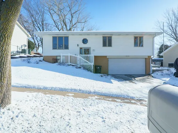 3020 Kensington Ct, Sioux City, IA 51104