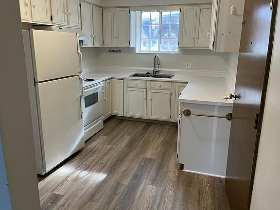 3rd image of 2092 Braewick Dr #A
