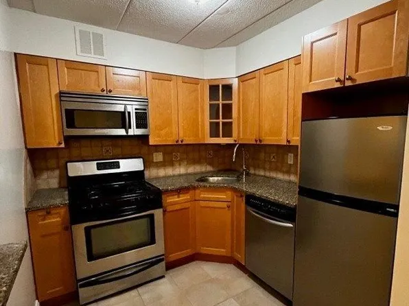 65-19 242 #8A, Douglaston, NY 11362