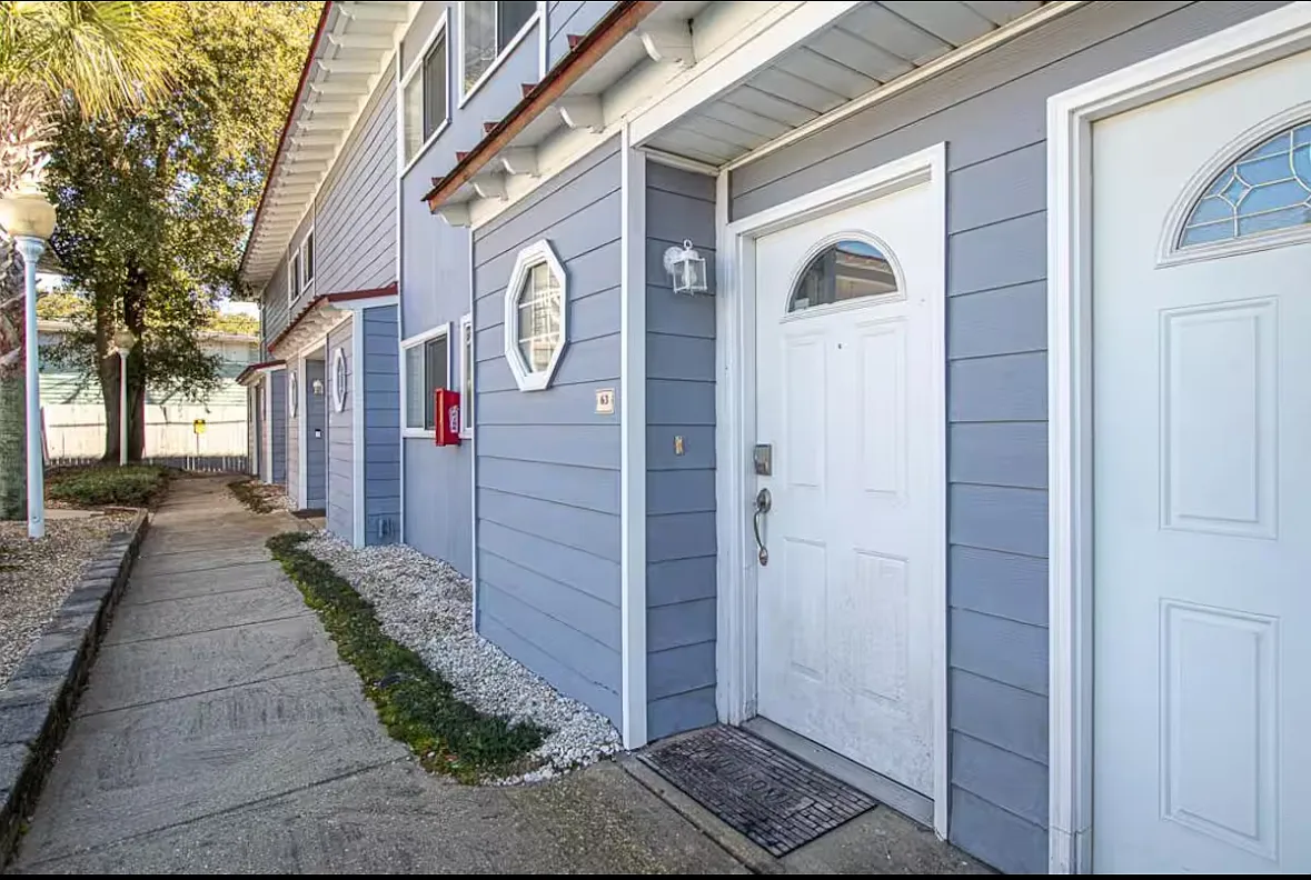 2 bed, 1.5 bath, 985 sqft, $2,400 — Photo 2