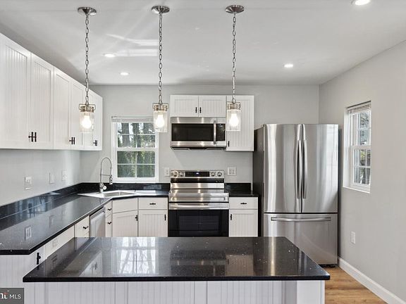 4th image of 610 Park Ave