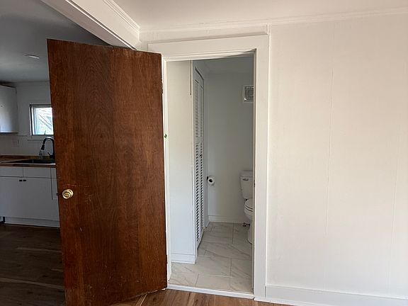 5th image of 60 Clark St #Up