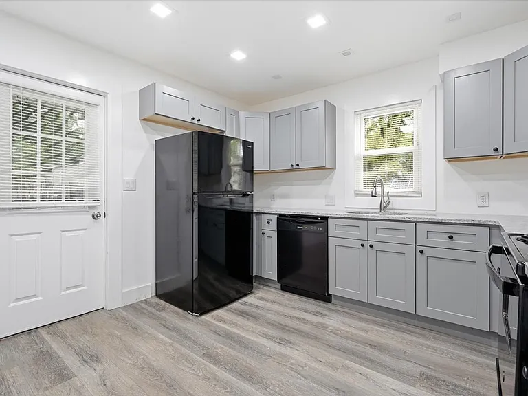 66 Penn St — Photo 15