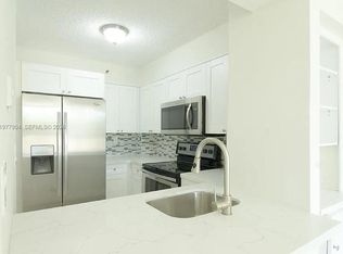 546 SW 1st St APT 404, Miami, FL 33130