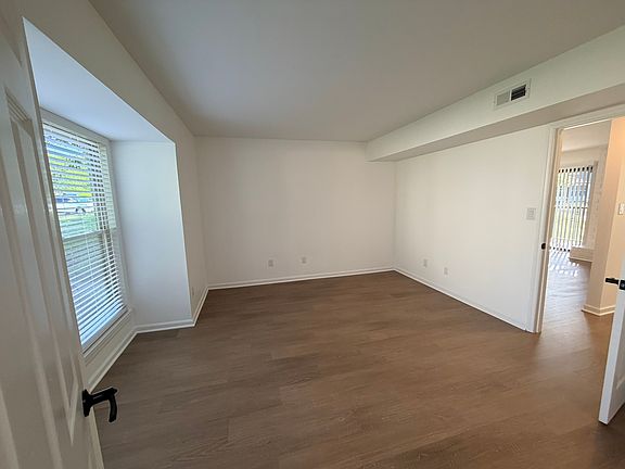 4th image of 11048 Cedar View Rd