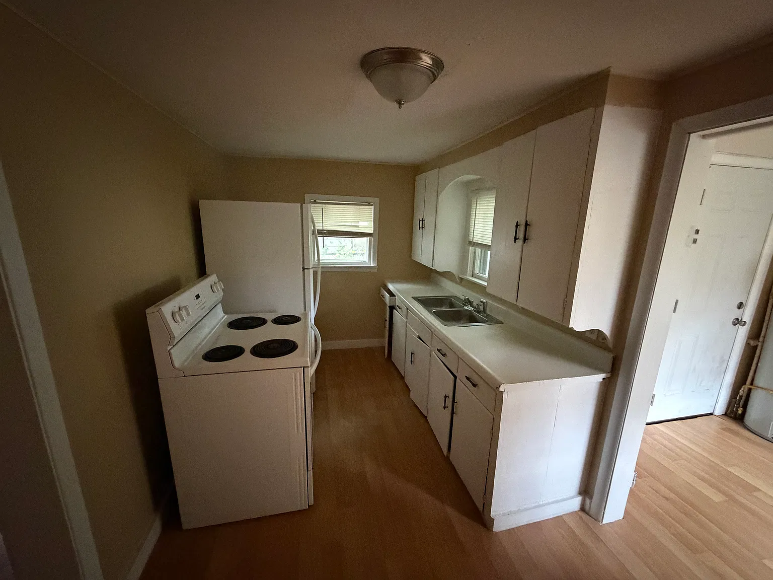 424 E 21st — Photo 3