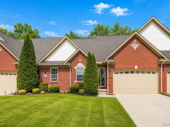 20789 Hummingbird Dr, Brownstown, MI 48174