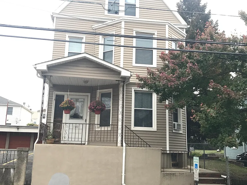 140 Chestnut St #2