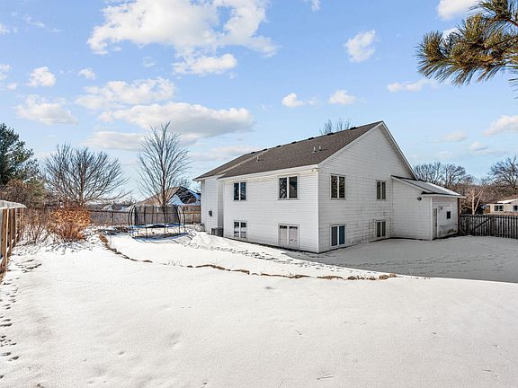 4th image of 915 Klyva Rd SE