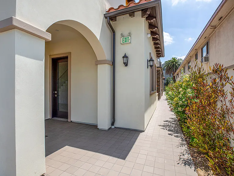 1029 Melrose Ave #104 — Photo 44