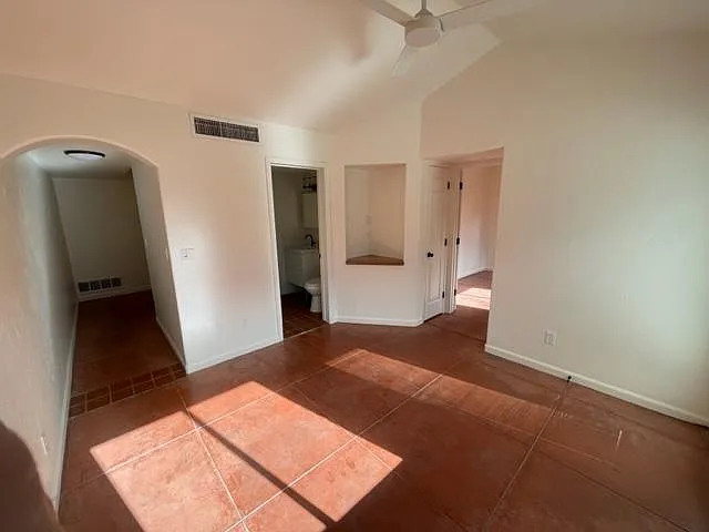 2732 E Helen St — Photo 3