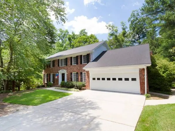 2368 Fenhurst Pl, Dunwoody, GA 30338