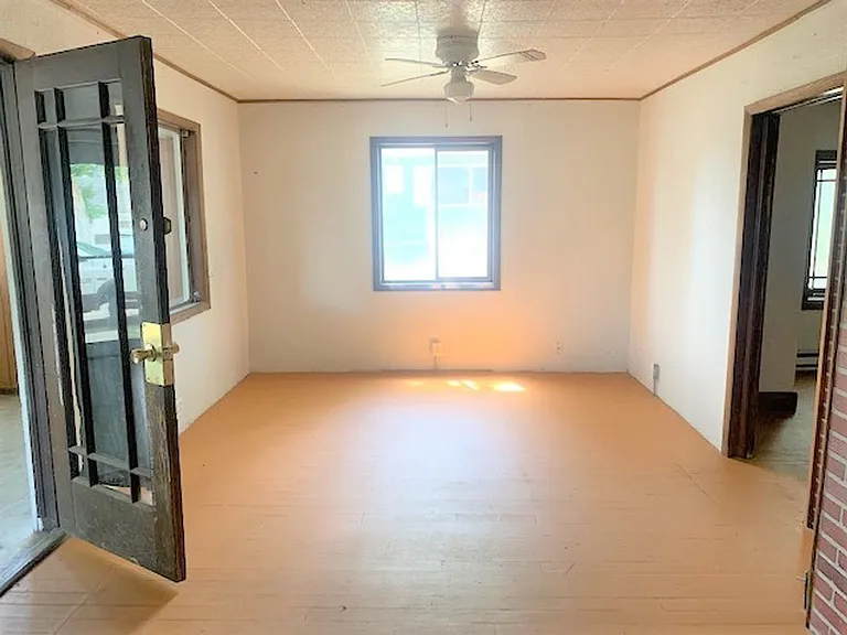 908 Cedar St — Photo 2