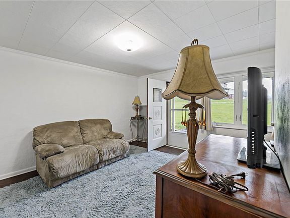 3rd image of 28 Peterson St