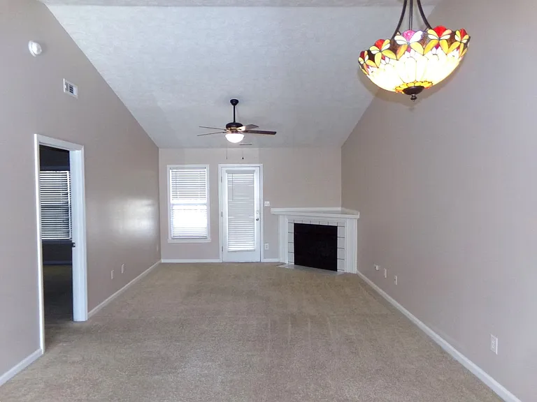 100 Christopher Ct — Photo 6