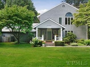 6 Rogers Ave, Hartsdale, NY 10530