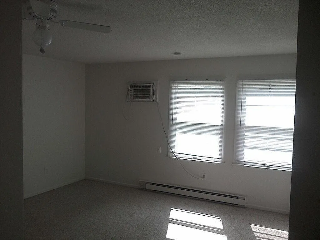 Building Photo - 530 Korb St