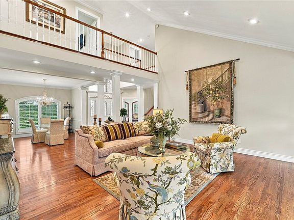 5th image of 209 Ridgefield St