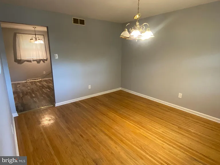 415 Monmouth Dr — Photo 5