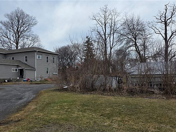 4th image of 1613 Ridge Rd