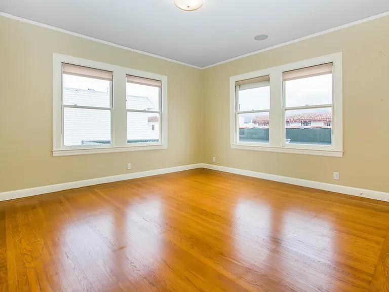 2335 Francisco St — Photo 10
