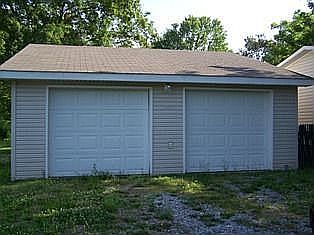 Oversized 2 car Garage