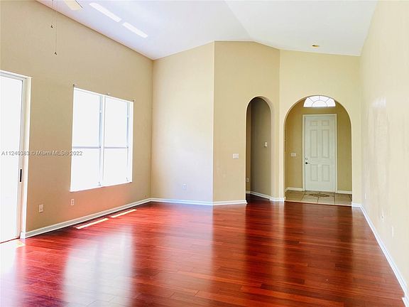 5th image of 2247 Portofino Ave