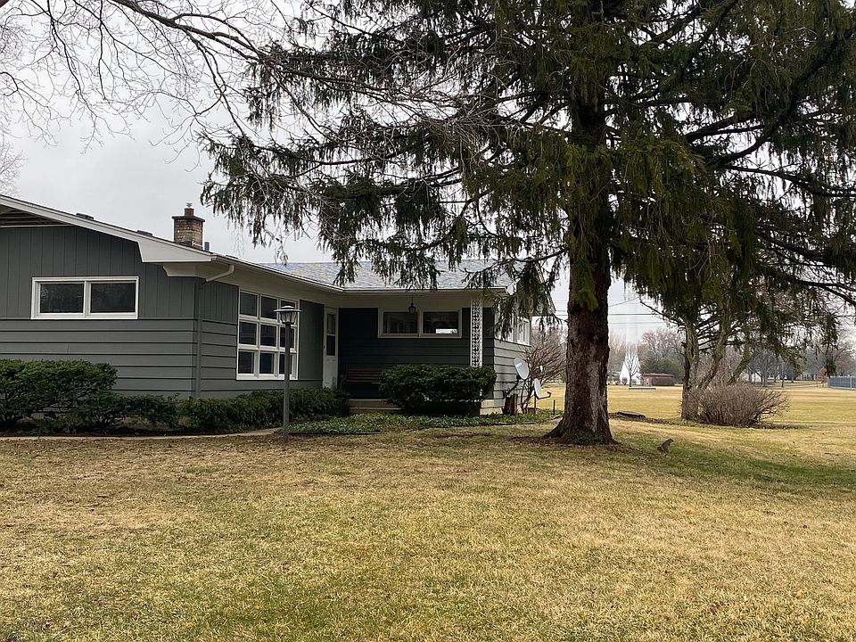 2nd image of 607 Maple Ln